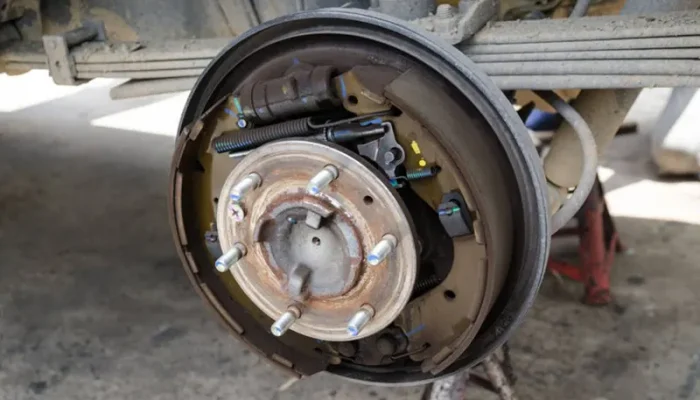 Komponen Rem Tromol: Pengertian, Mekanisme, dan Kelebihan serta Kekurangannya